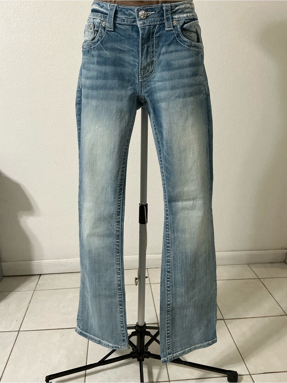 Miss Me Mid Rise Boot Cut Blue Wash Embroidered Jeans Size 29
